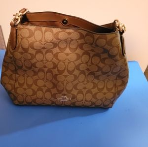 Hallie Shoulder Bag In Signature Canvas